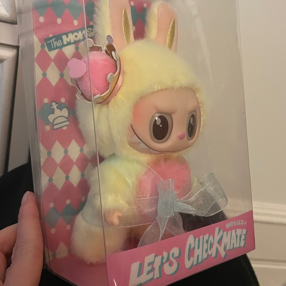 Pop Mart Let's Checkmate Queen - Picture 6 of 7